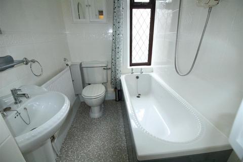 1 bedroom end of terrace house for sale, Oxford Terrace, Batley