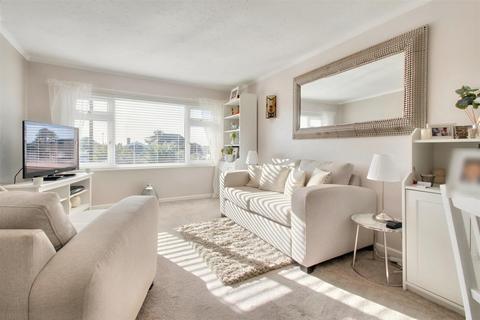 2 bedroom flat for sale, Sea Lane Gardens, Ferring BN12