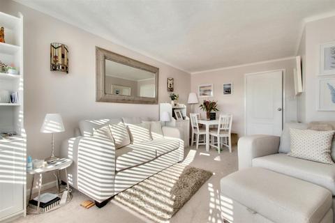 2 bedroom flat for sale, Sea Lane Gardens, Ferring BN12