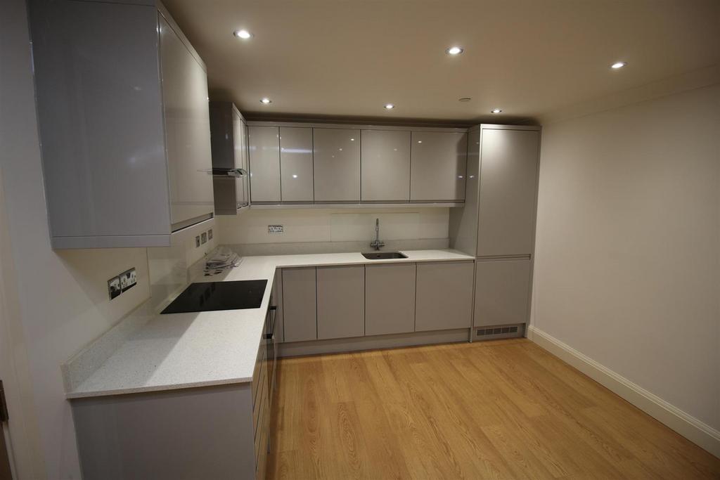 Open Plan Fitted Kitchen