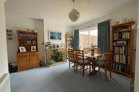 50 Oaks Avenue, Worcester Park, KT4 8XD