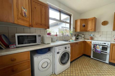 50 Oaks Avenue, Worcester Park, KT4 8XD