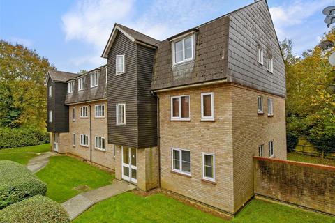 2 bedroom ground floor flat for sale, Menzies Avenue, Basildon, Essex