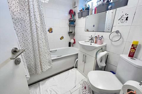 2 bedroom maisonette for sale, Luther Close, Edgware, Edgware