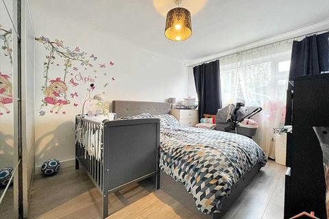 2 bedroom maisonette for sale, Luther Close, Edgware, Edgware