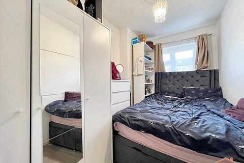 2 bedroom maisonette for sale, Luther Close, Edgware, Edgware