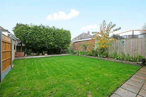 4 bedroom detached house for sale, Carlton Croft, Sandal, Wakefield, WF2