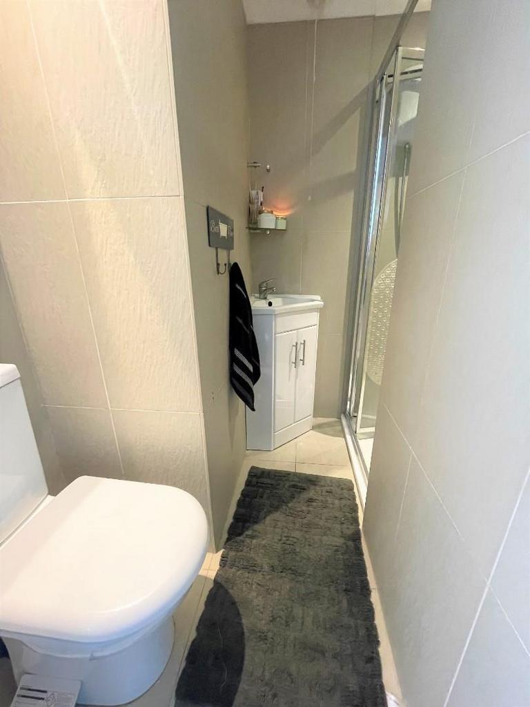 Ensuite.JPG