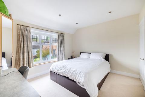 28 Beechwood Gardens, Caterham, CR3 6NH