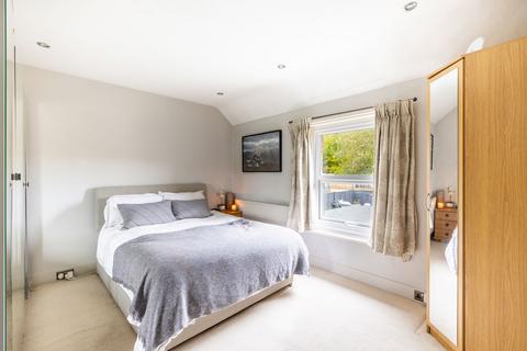 28 Beechwood Gardens, Caterham, CR3 6NH