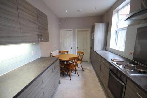 4 bedroom terraced house to rent, Stuart Street, Leicester