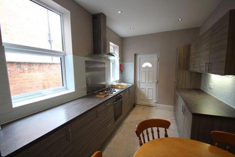 4 bedroom terraced house to rent, Stuart Street, Leicester