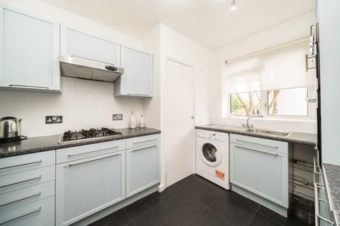 2 bedroom flat to rent, Fairfield Street, London SW18