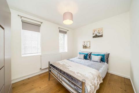 2 bedroom flat to rent, Fairfield Street, London SW18