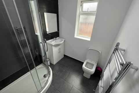 4 bedroom terraced house to rent, Egerton Road, Manchester M14