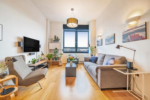 2 bedroom apartment for sale, Larden Road, London