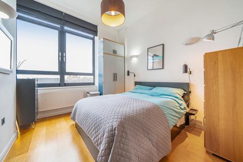 2 bedroom apartment for sale, Larden Road, London