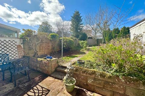 16 Broadley Drive, Torquay, TQ2 6UE