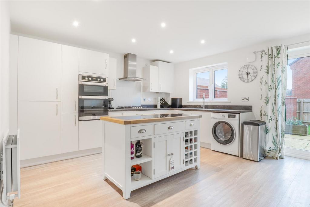 Kitchen/ Dining Room