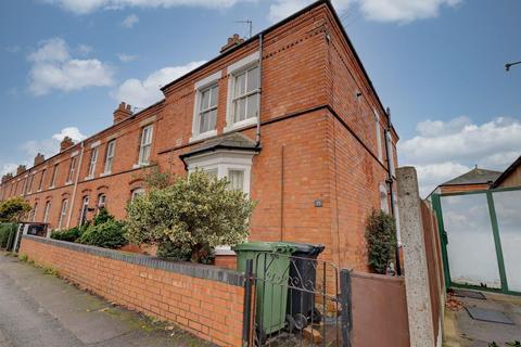 3 bedroom end of terrace house to rent, Worcester Road, Evesham