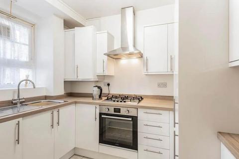 4 bedroom flat to rent, Union Grove, SW8 London