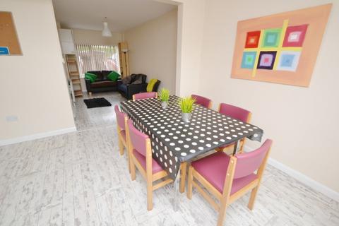 4 bedroom semi-detached house to rent, Allenfield Court, Park Road, Nottingham NG7