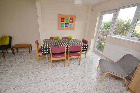 4 bedroom semi-detached house to rent, Allenfield Court, Park Road, Nottingham NG7