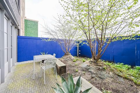 Studio for sale, Goodluck Hope, London E14