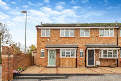 4 bedroom end of terrace house for sale, Stonecross Close, St Albans, Hertfordshire