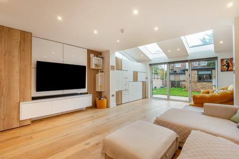 4 bedroom end of terrace house for sale, Stonecross Close, St Albans, Hertfordshire