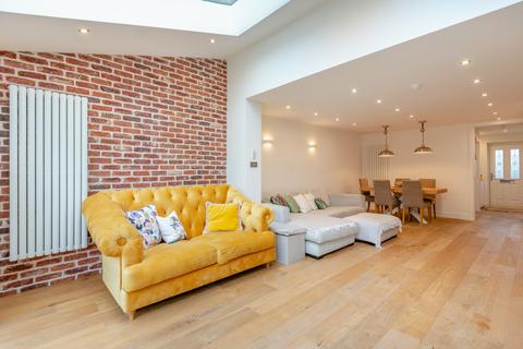 1 Stonecross Close, St Albans, AL1 4AU