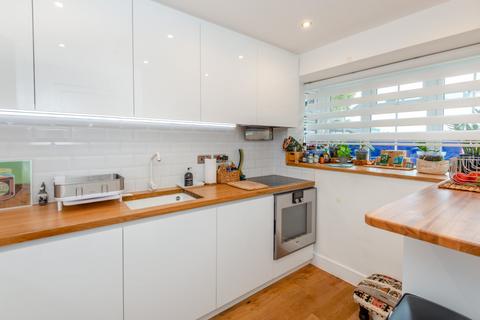 1 Stonecross Close, St Albans, AL1 4AU