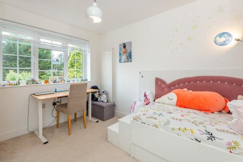 1 Stonecross Close, St Albans, AL1 4AU