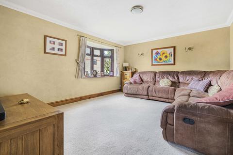 4 Horne Close, Caversfield, Bicester, OX27 8FE