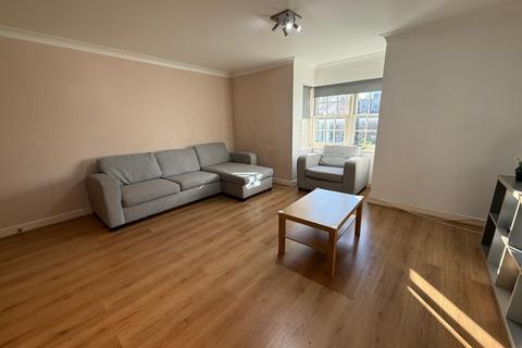 2 bedroom flat to rent, Blackwell Close, Winchmore Hill