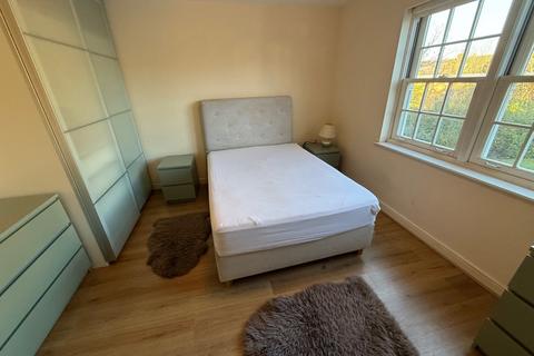 2 bedroom flat to rent, Blackwell Close, Winchmore Hill