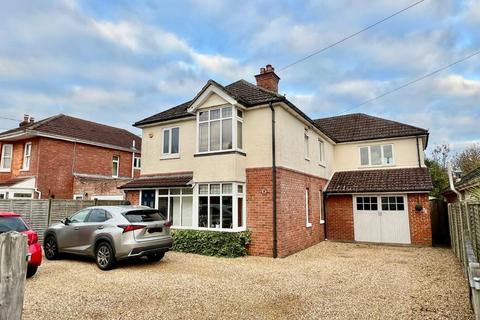 4 bedroom detached house for sale, Parsonage Barn Lane, Ringwood, BH214 1PU