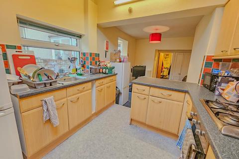 5 bedroom terraced house to rent, Gloucester Road, Bristol BS7