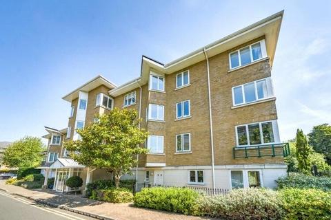 2 bedroom flat to rent, Dorchester House, Strand Drive, Richmond, TW9