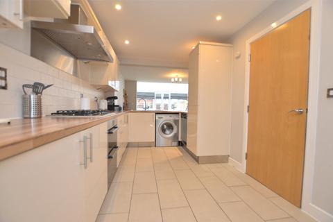 4 bedroom end of terrace house to rent, The Moors, Redhill RH1