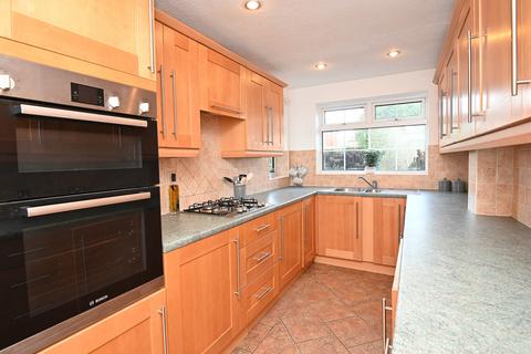 3 bedroom detached house to rent, Westville Oval, Harrogate, HG1 3JN