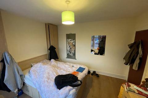 5 bedroom flat to rent, Wilmslow Road, Manchester M14