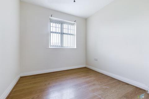 2 bedroom ground floor flat to rent, Tapestry Gardens, Wirral CH41