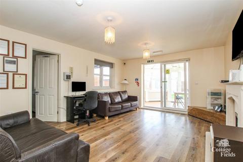 3 bedroom end of terrace house to rent, Burney Drive, Loughton - Superb Location