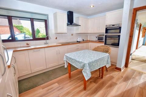 3 bedroom detached bungalow for sale, Frogmore Place, Market Drayton