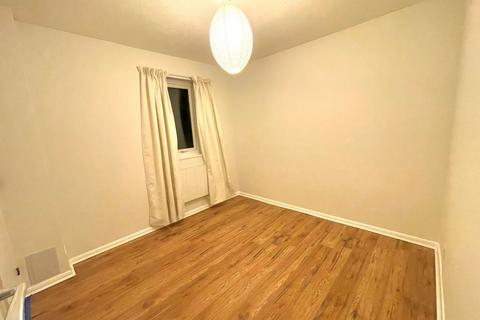 2 bedroom flat to rent, Pilgrims Close, Palmers Green