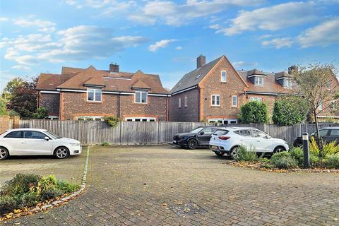 Gilbert Hannam Close, West Sussex GU29