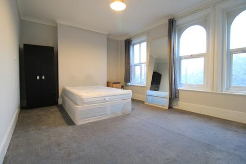 Studio to rent, Old Kent Road, London SE1