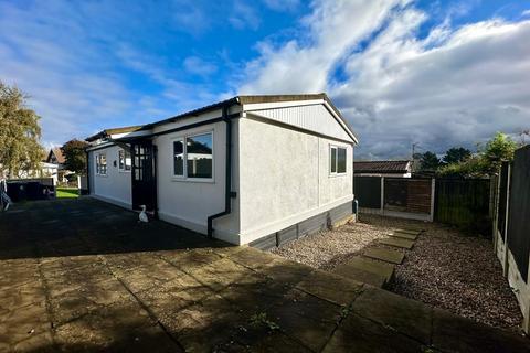 3 bedroom mobile home for sale, Lippitts Hill, Loughton