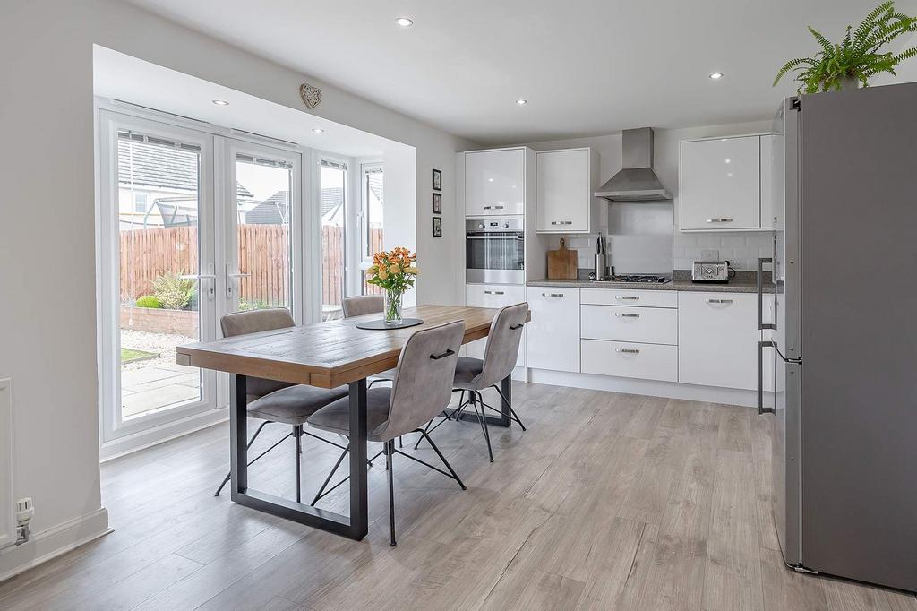 Kitchen / Dining